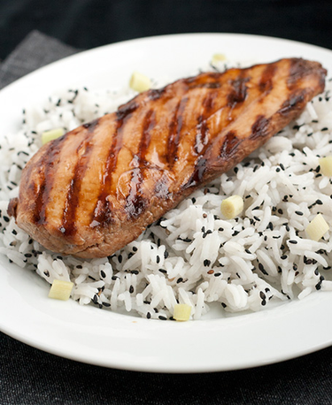foto ricetta Pollo grigliato alla soia con riso basmati al sesamo nero e citronella 
