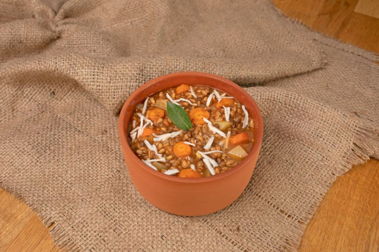 foto ricetta Zuppa di farro e lenticchie con carote, patate e ricotta salata 