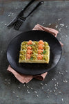 GAUFRES DE RIZ À LA CRÈME D’AVOCAT ET PETITES CREVETTES 