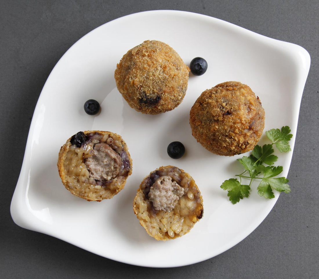 immagine ricetta Arancino ai funghi porcini con salsiccia e mirtilli 