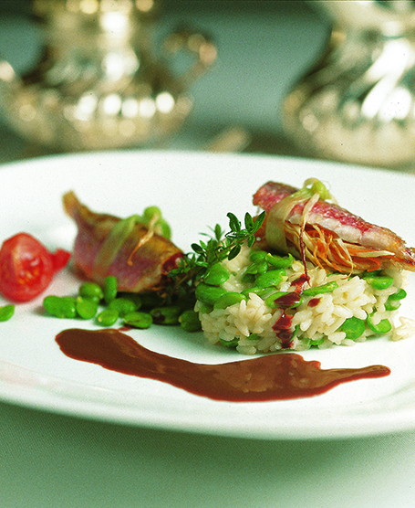 RISOTTO WITH FRESH BROAD BEANS AND RED MULLET FILLETS IN A RED WINE SAUCE