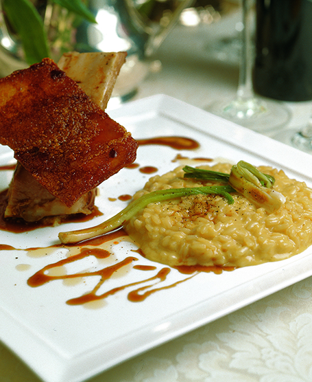 RISOTTO WITH FRESH SPRING ONIONS AND CRISPY SUCKLING PORK